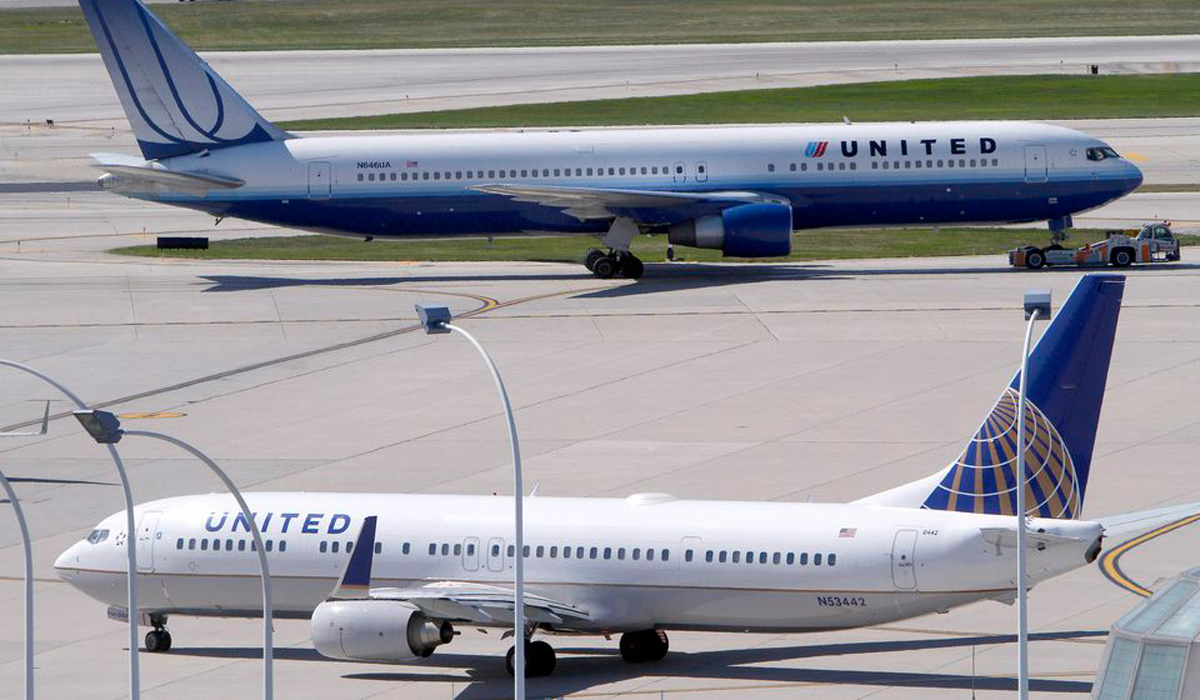 United Airlines planes